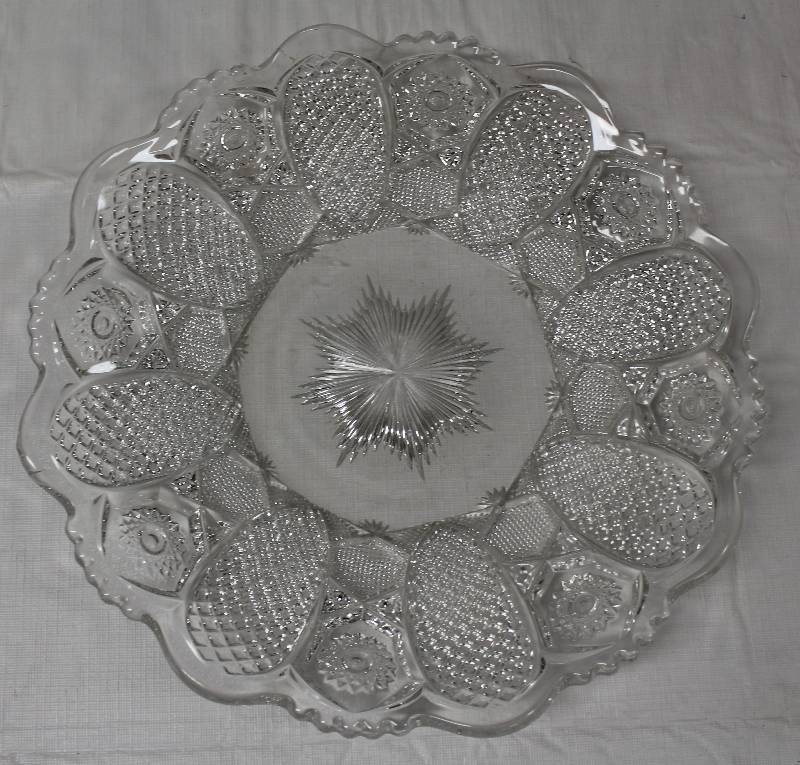 lot 9358 image: Nice Cut Clear Glass Serving Tray.