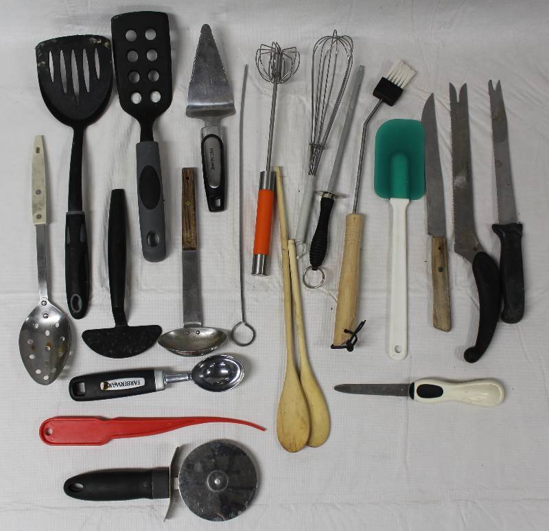 lot 9364 image: Lots of Kitchen Tools