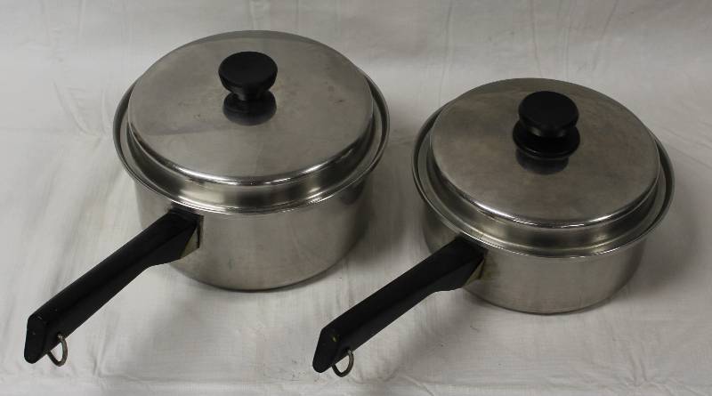 lot 9377 image: 2 Stainless Steel Cooking Pots with Lids.