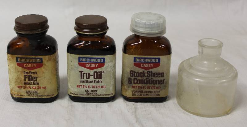 lot 9380 image: Vintage Bottles - Gun Stock Oils and empty jar.