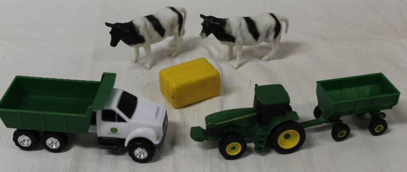 lot 9385 image: ERTL Die-Cast John Deere Tractor & Truck. 2730Q01, 1820WY00, 2110Q01