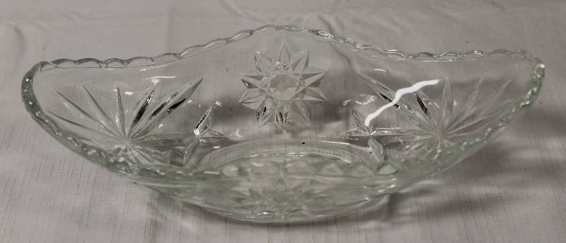 lot 9389 image: Beautiful Starburst Clear Glass Compote Dish