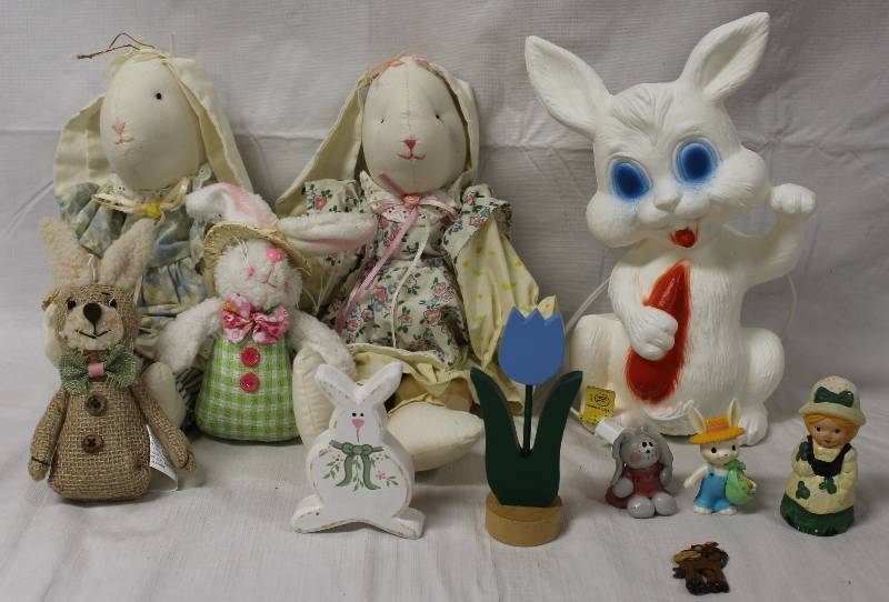 lot 9394 image: Easter Bundle - Bunny Dcor, Light and Figures.