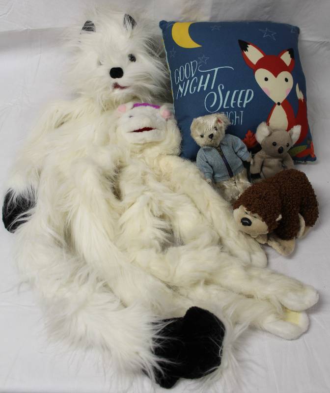 lot 9399 image: Stuffed Animals - 2 Hand Puppets, Plush Animals and Pillow.