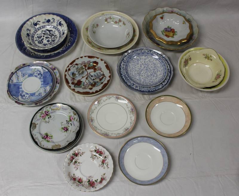 lot 9419 image: Large Lot of Collectible Plates & Bowls.