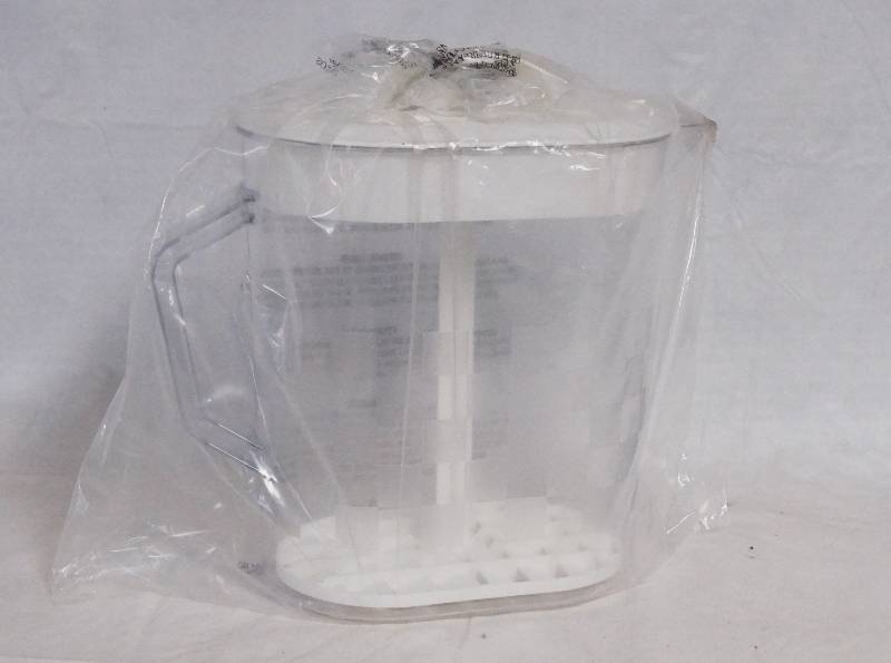 PAMPERED CHEF - 1 GALLON Quick-Stir Pitcher - New in Plastic (no