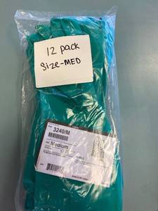 lot 1513 image: Green Nitrile unsupported 11ml thick, 13 inches long, Size medium
