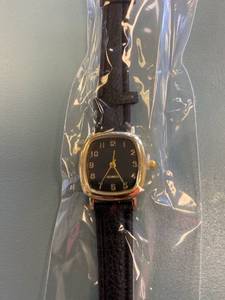 lot 1527 image: Small black and gold fashion watch- square base
