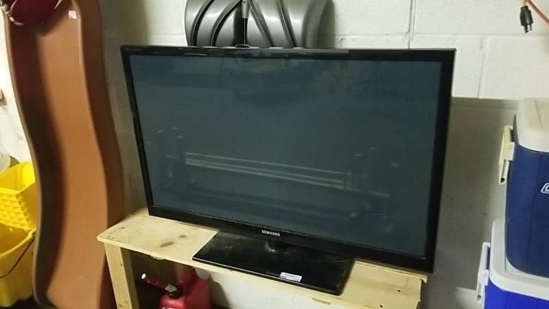 lot 125 image: Samsung TV for Parts