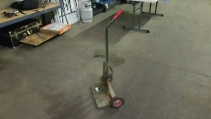 lot 1046 image: Welder Tank Cart