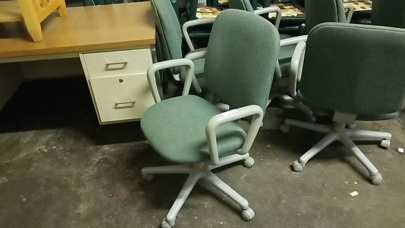 lot 1053 image: Office Desk Chair   6 Total