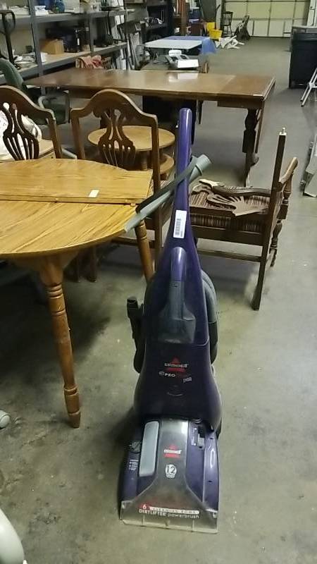 lot 1049 image: Bissell Pro Heat Carpet Shampoo Machine