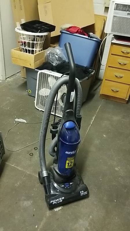 lot 1050 image: Eureka Power Plus 12 amp Vacume