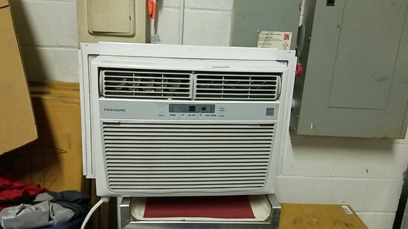 lot 1054 image: Fridgadaire Window AC  Tested and Blows Cold