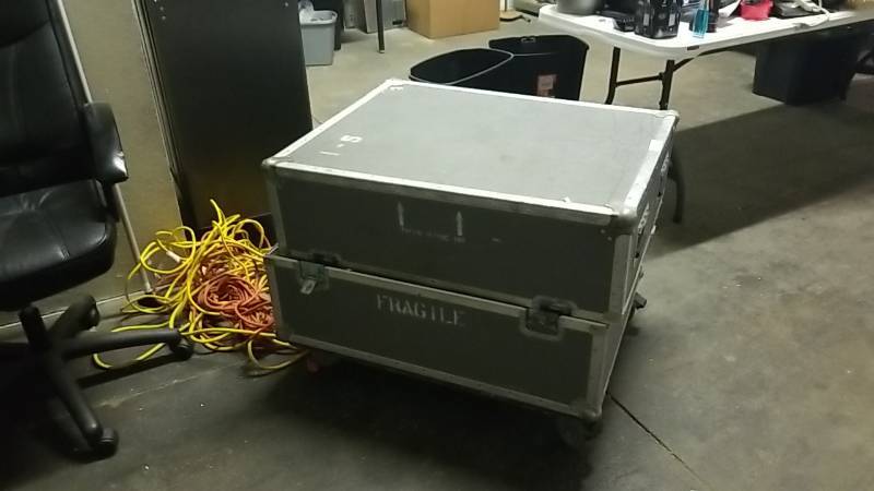 lot 1060 image: Equipment Case With Large Casters- Portable