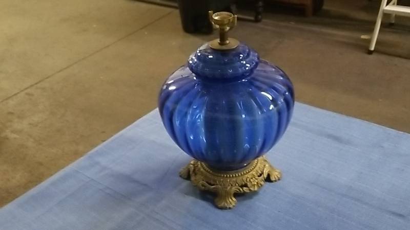 lot 1037 image: Pretty Large Blue Glass Lamp Base
