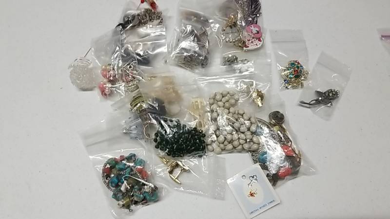 lot 3141 image: Lot of Jewelry- Breads and Other