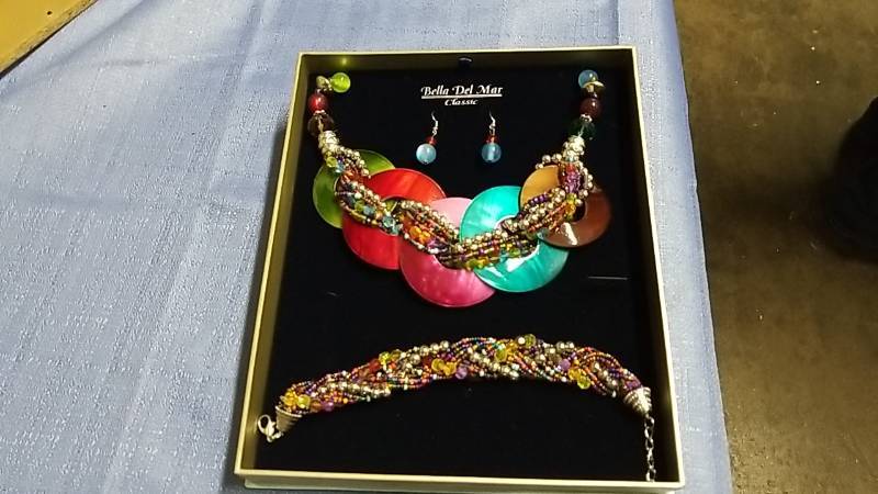 lot 3153 image: Del Mar Jewelry Set- Necklace, Bracelet and More