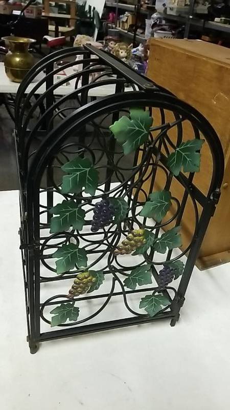 lot 3154 image: Pretty Metal Wine Bottle Holder- Cage Style