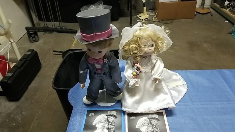 lot 3171 image: Precious Moments Bride and Groom  Large