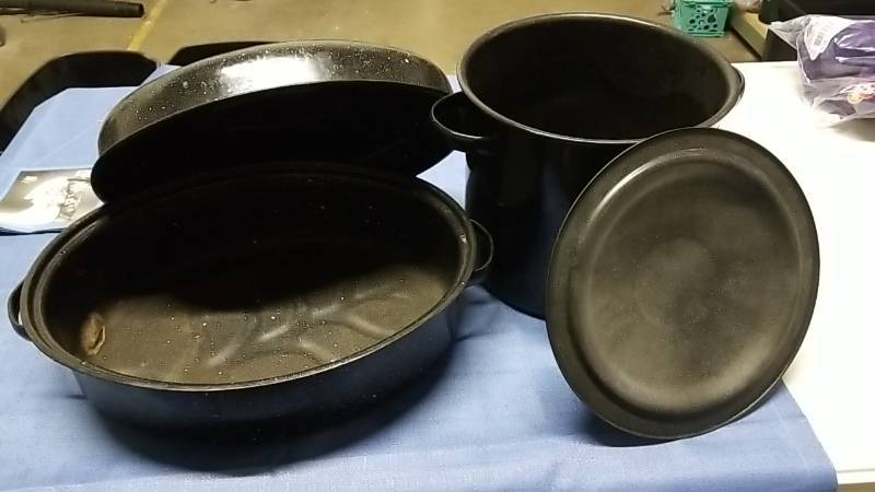 lot 3172 image: Cookware- Roaster Pan and Stock Pot
