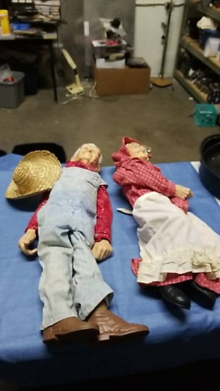 lot 3180 image: William Wallace Grandpa and Grandma Porcelain Dolls