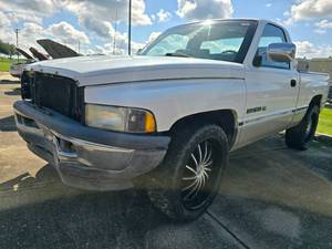 lot 47103 image: 1995 Dodge Ram 1500 4X2, WHITE