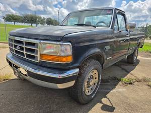 lot 47110 image: 1994 Ford F-250 2WD, BLACK