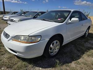 lot 2406 image: 1999 Honda Accord, WHITE