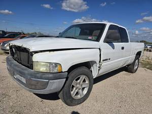 lot 2412 image: 2001 Dodge Ram 1500, WHITE