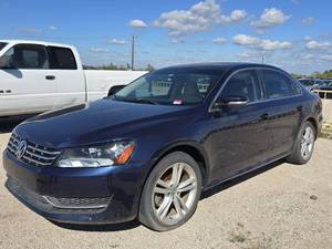 lot 2413 image: 2014 Volkswagen Passat, BLUE