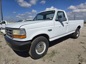 lot 2414 image: 1995 Ford F250, WHITE