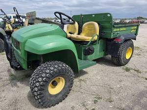 lot 2383 image: John Deere 4x2 Gator, GREEN