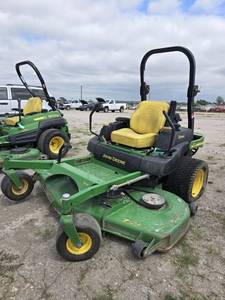 lot 2385 image: John Deere Zero Turn 850 Mower