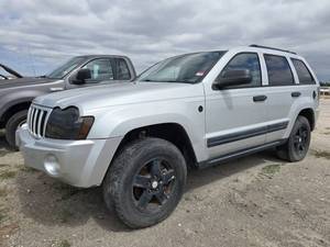 lot 2387 image: 2006 Jeep Grand Cherokee Laredo, SILVER
