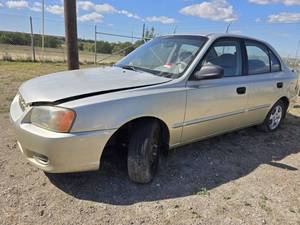 lot 2403 image: 2002 Hyundai Accent, GOLD