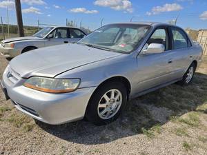 lot 2404 image: 2002 Honda Accord, SILVER