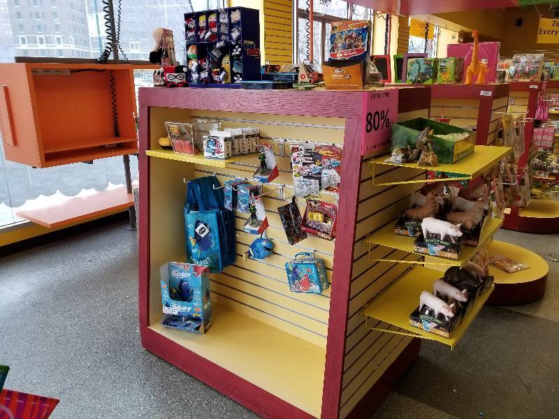 Zoom Toy Store Kansas City Plaza Store Fixture Auction EquipBid