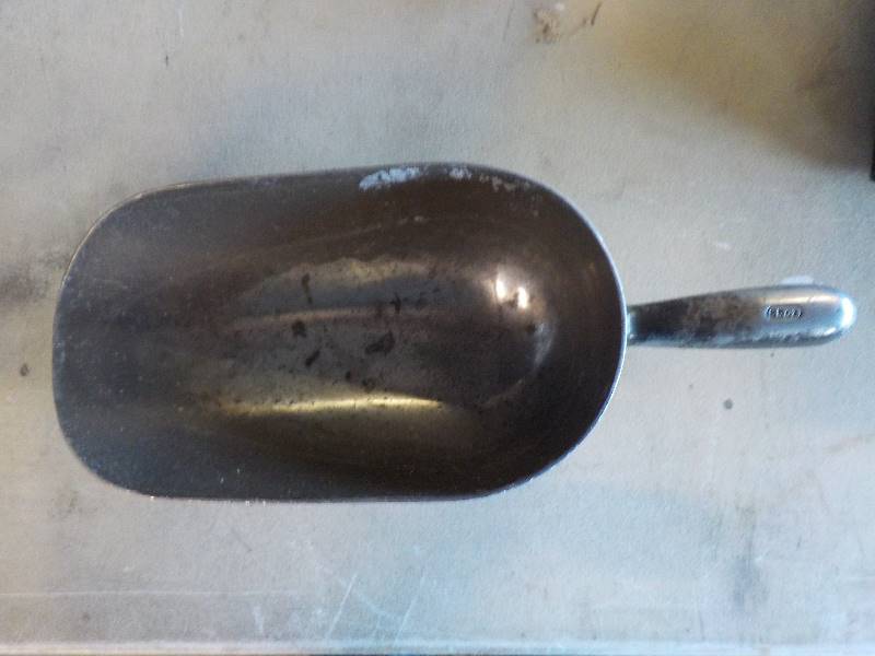 lot 3747 image: big ice scoop aluminum