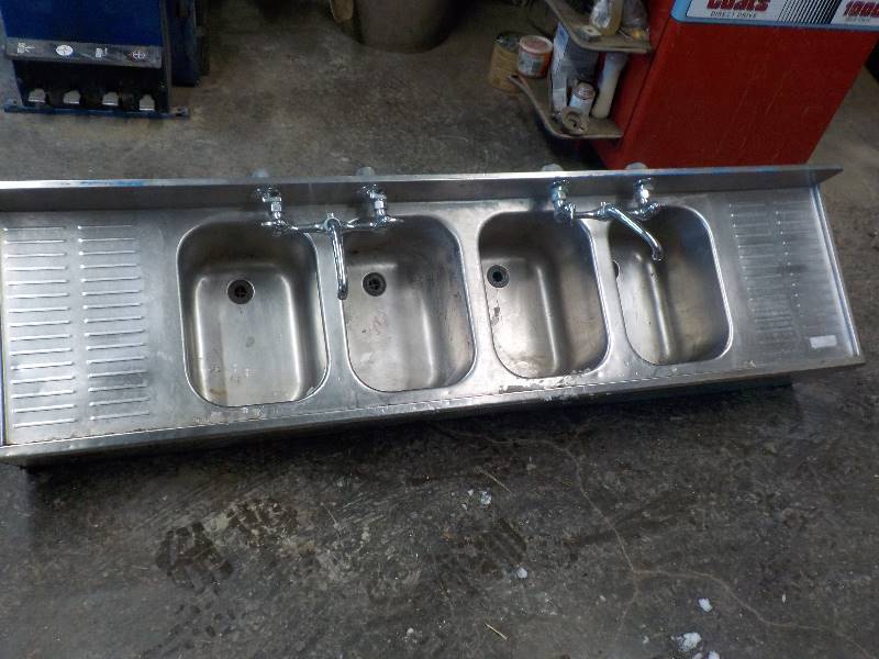 lot 3761 image: Bar sink 4 bay with fausets (NO LEGS)