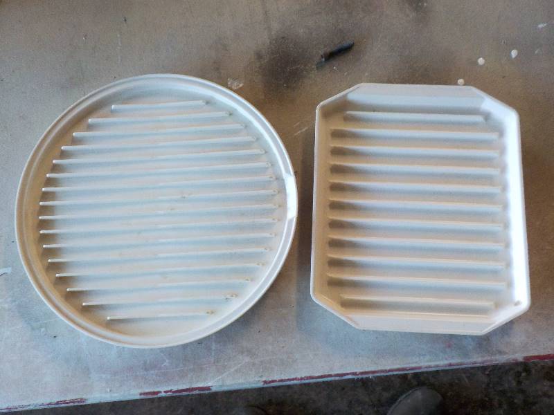 lot 3767 image: nortic ware microwave bacon trays