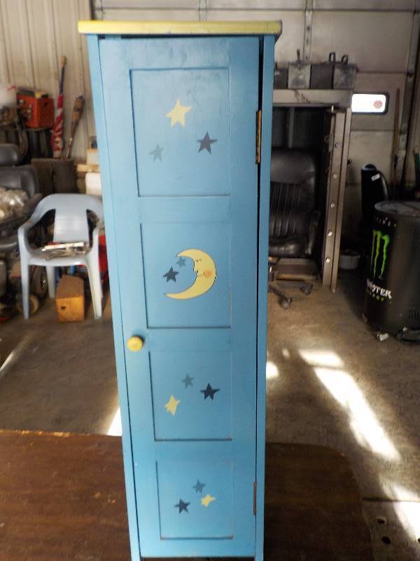 lot 3774 image: Little wooden cabinet