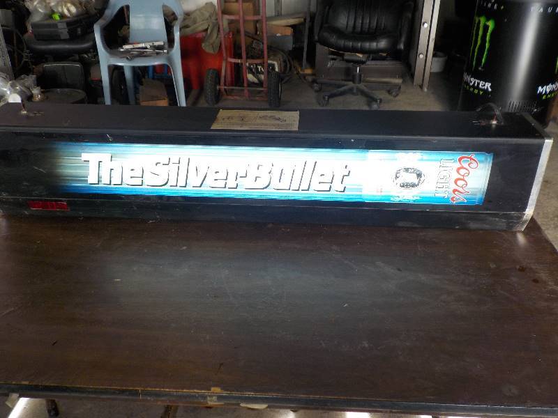 lot 3779 image: Coors light light with Clock (WORKS)