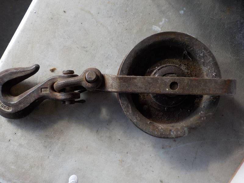 lot 3785 image: 5 rope barn pully with hook 12 overall length