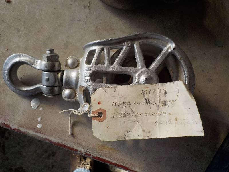 lot 3786 image: Ornate Iron barn pully nice 4 pully ,9 overall length