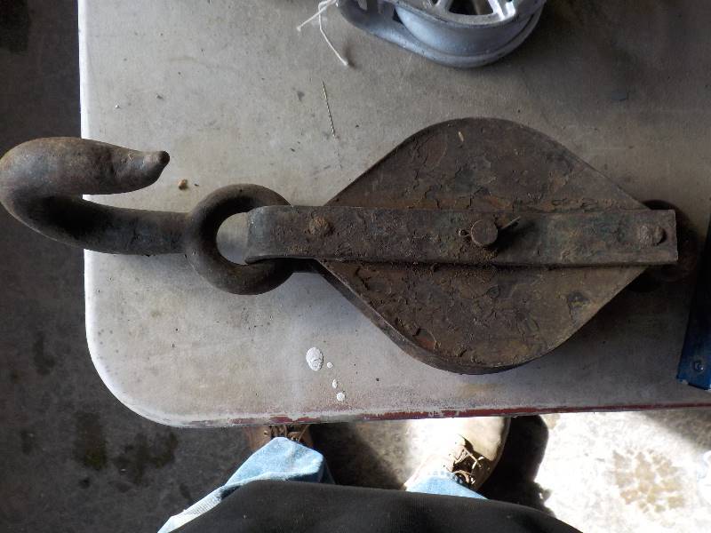 lot 3787 image: antique barn pully steel 5 pully, 16 overall length