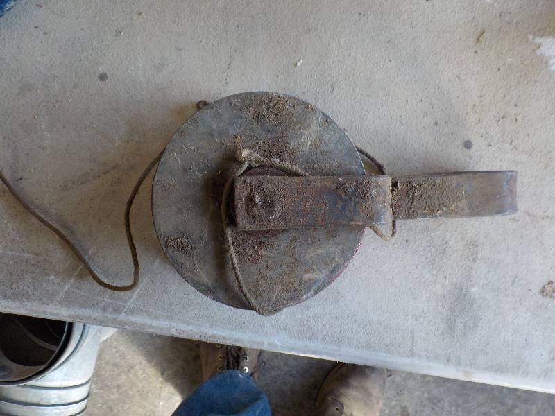 lot 3793 image: antique Steel barn pully 8 12 overall length