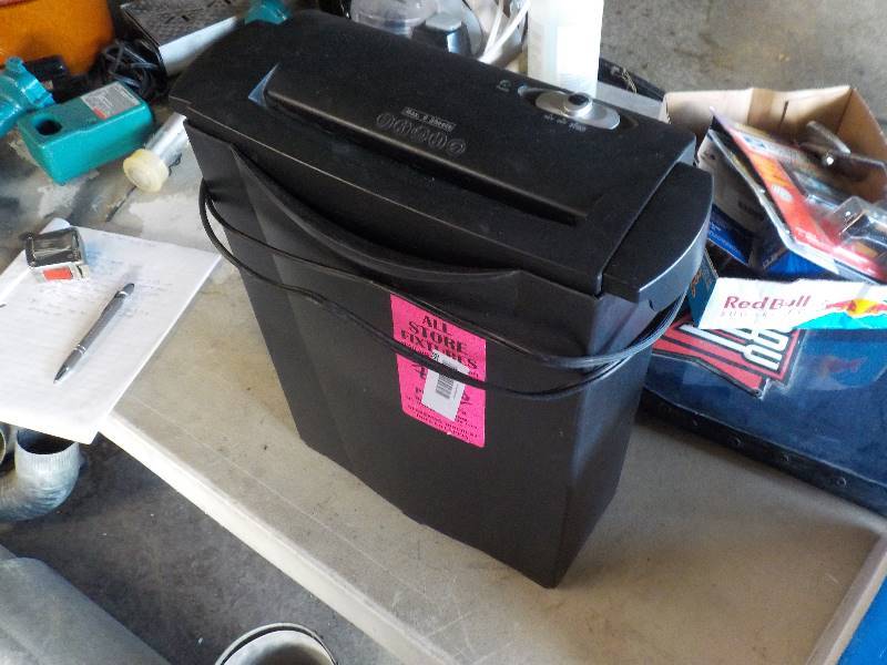 lot 3798 image: paper shredder