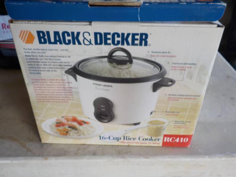 lot 3800 image: NEW Black & Decker rice cooker