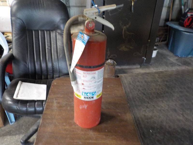 lot 3807 image: Kidde fire extinguisher